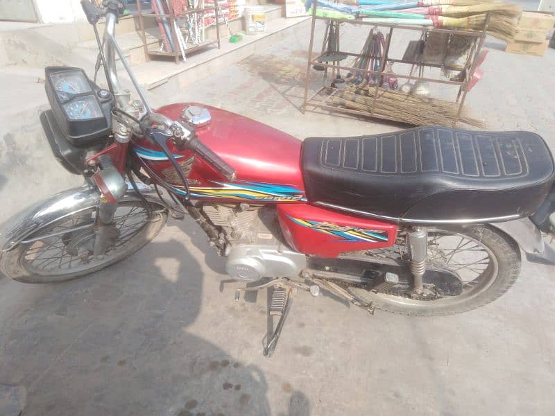 Honda CG-125, model 2018, registered in 2017. 6