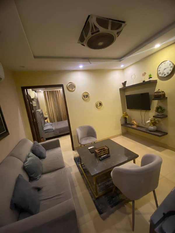 One bedroom VIP apartment for rent for 3to4 hours in bahria town 2