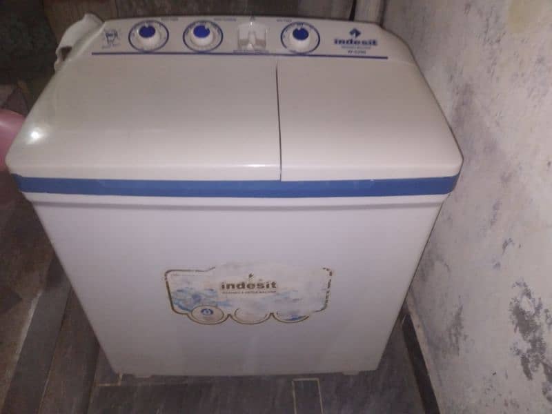 Indesit washing machine with dryer 0