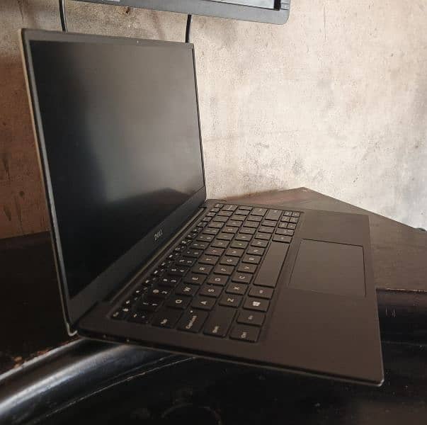 Dell Xps 9380 Core i5 8th generation 3