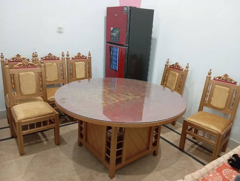 dinning table bilqul new 6 chairs k sath 0