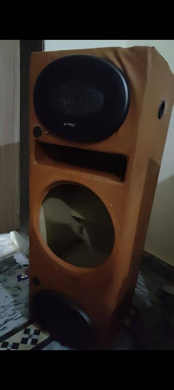 speaker and box 0