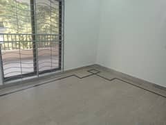 1 Kanal Outstanding Independent Upper Portion With Separate Main Gate 3 Bedroom In Model Town D Block For Rent