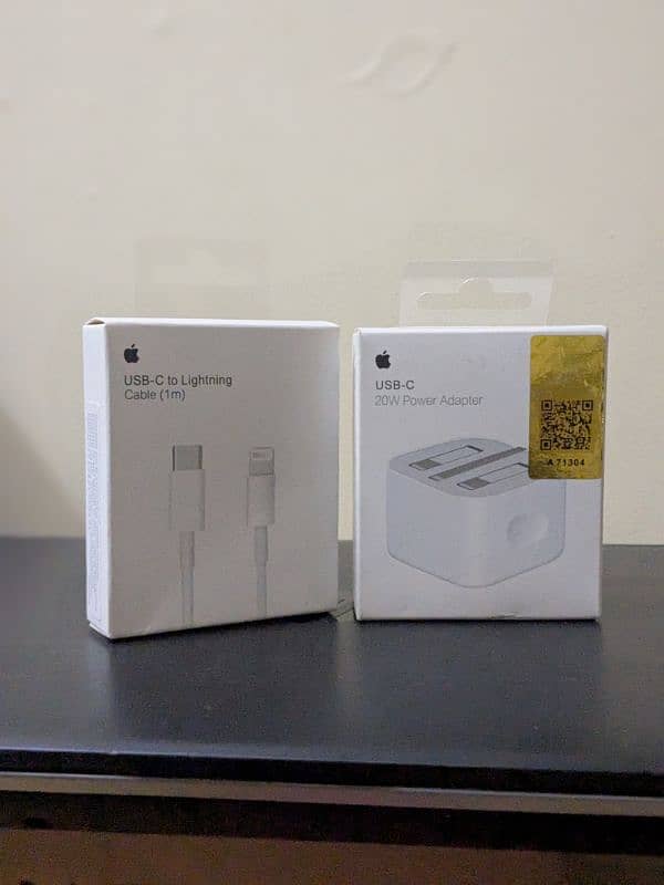 APPLE IPHONE CHARGER SUPPORTING 20 WATT FAST CHARGING 0