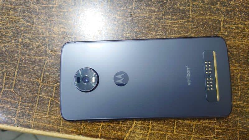 Motorola Z4 in lush condition best for gaming with premium look 2