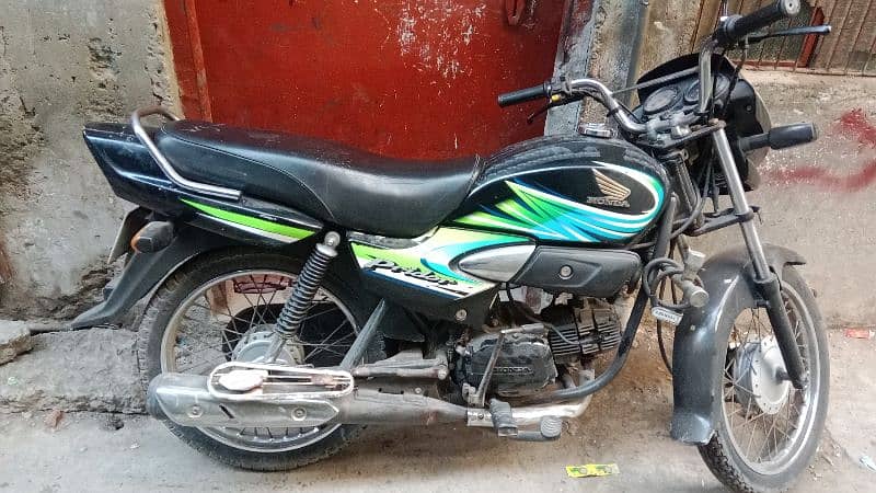 I am selling Honda pridor tatal original bike no any work 0