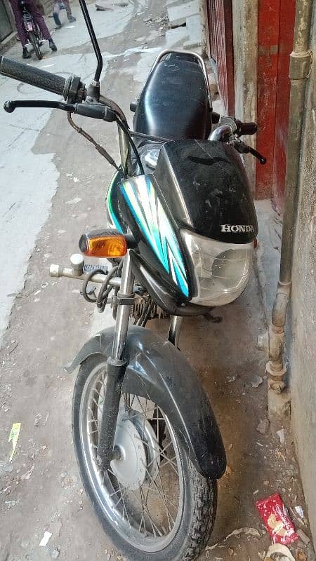 I am selling Honda pridor tatal original bike no any work 4