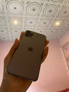 iPhone 11 Pro Max 10/10 Condition