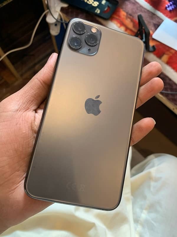 iPhone 11 Pro Max 10/10 Condition 5