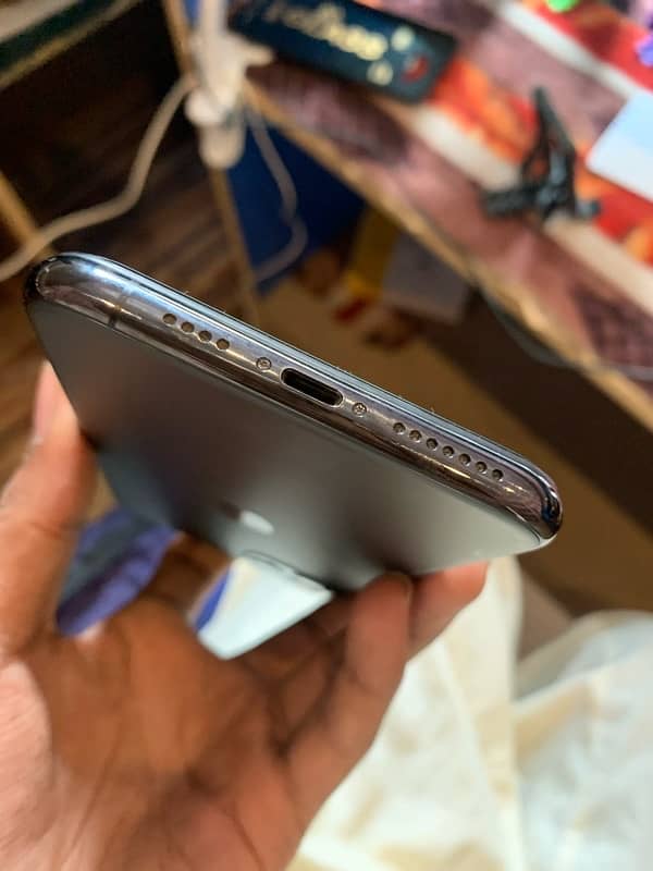 iPhone 11 Pro Max 10/10 Condition 7