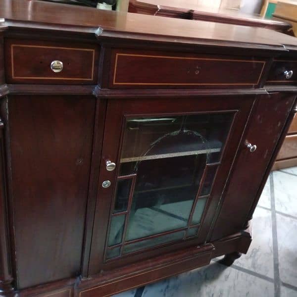 2 cabinets in excellent condition 1