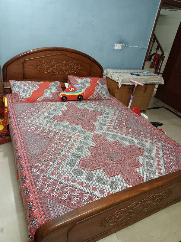 Queen size bed with mattress 2