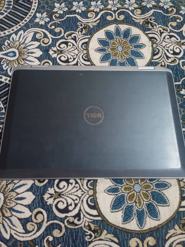 laptops core i7. ram: 12gb. rom: 120gb ssd &320gb external hard drive 0