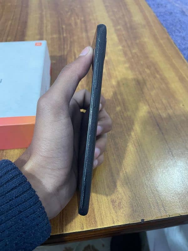 Redmi 7 with box 3