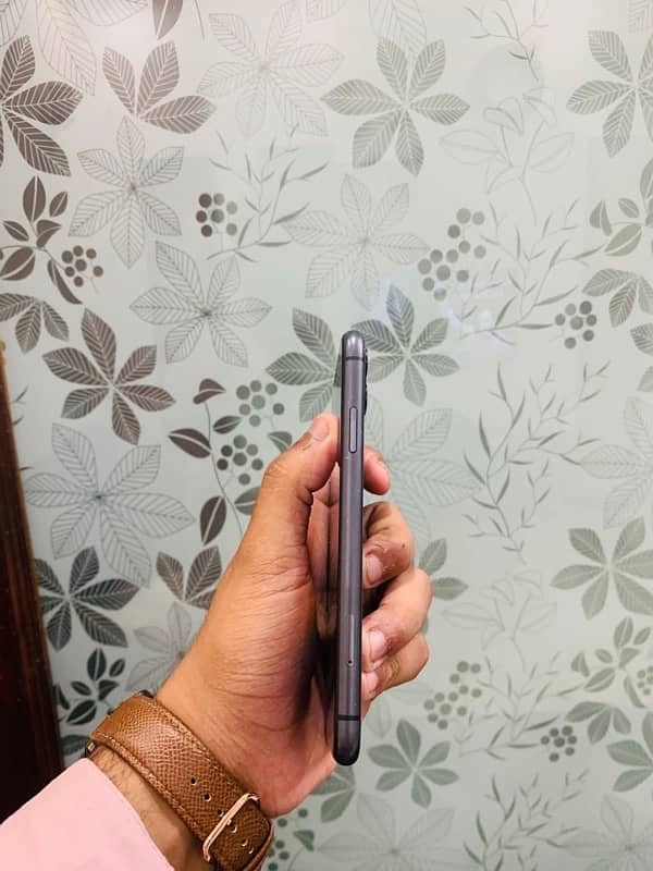 iPhone 11 64gb Jv non pta water pack 10/9 condition hai 2