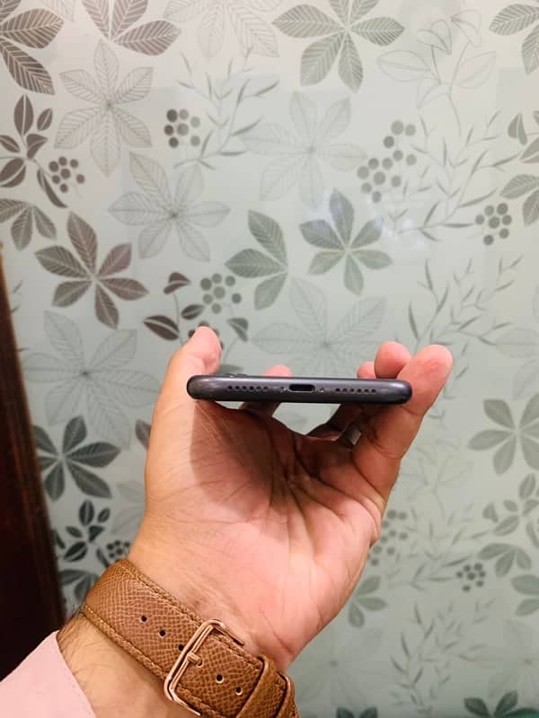 iPhone 11 64gb Jv non pta water pack 10/9 condition hai 4