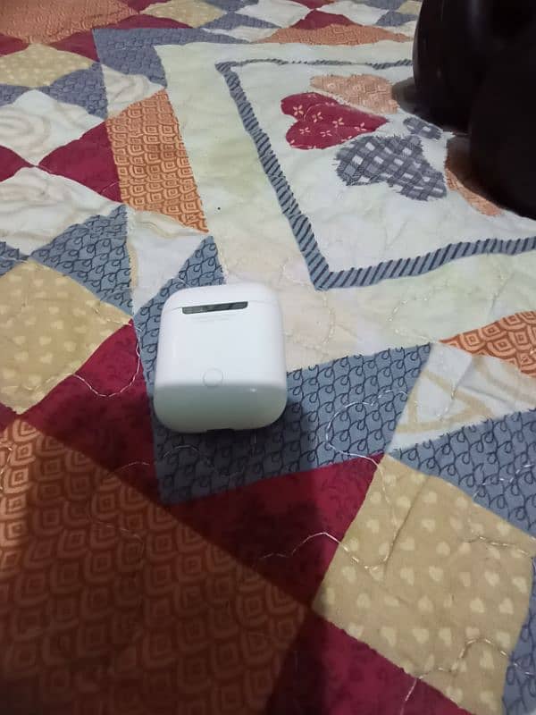 Apple AirPods (2nd generation) 0