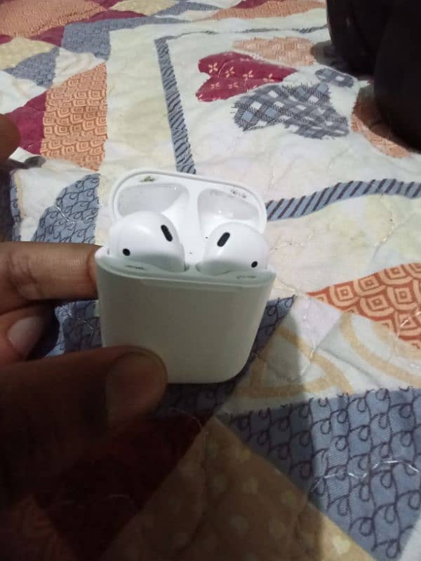 Apple AirPods (2nd generation) 2