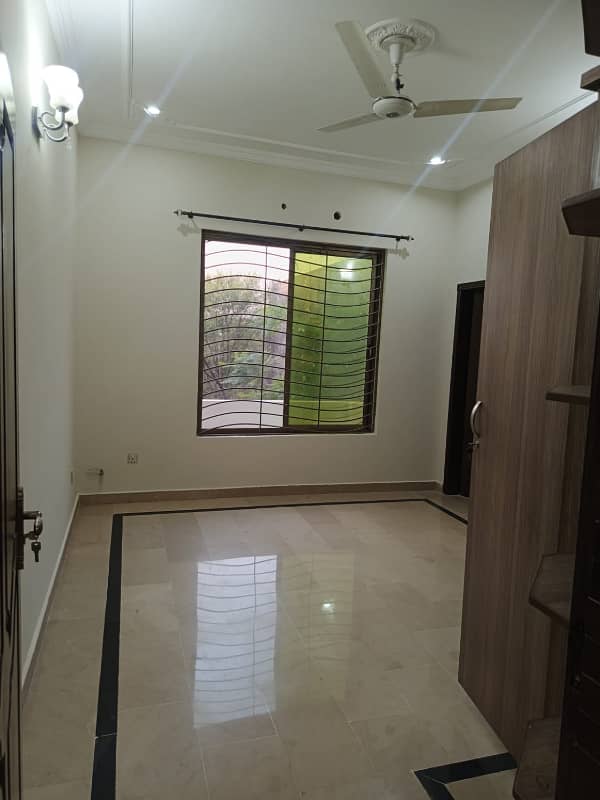 Size 30x60 Full House For Rent In G-13 4