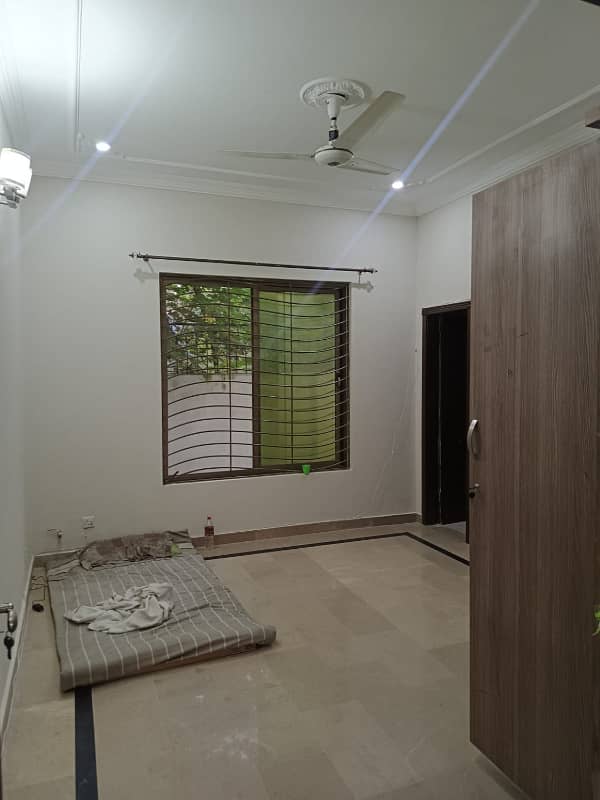 Size 30x60 Full House For Rent In G-13 11