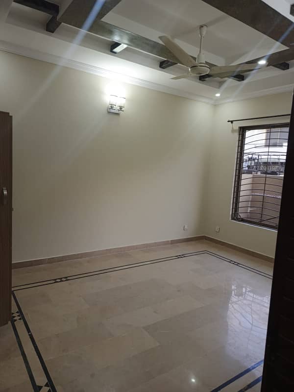 Size 30x60 Full House For Rent In G-13 18