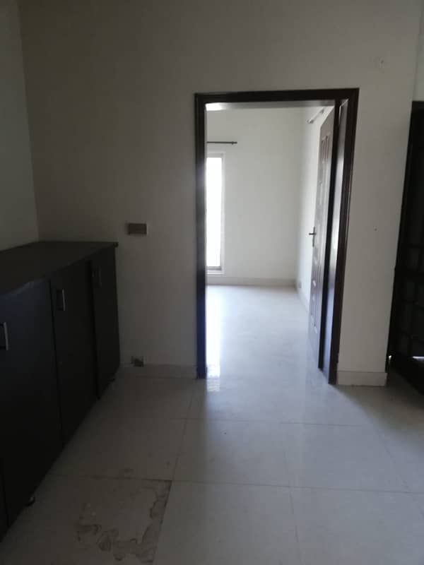 5 Marla used House Available for sale in Bahria Town Lahore 8