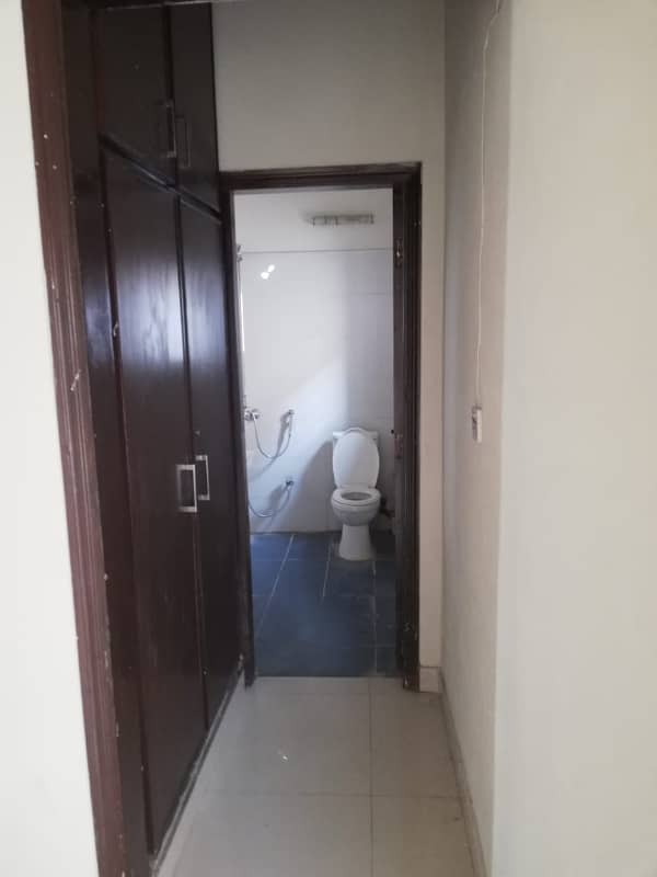 5 Marla used House Available for sale in Bahria Town Lahore 16