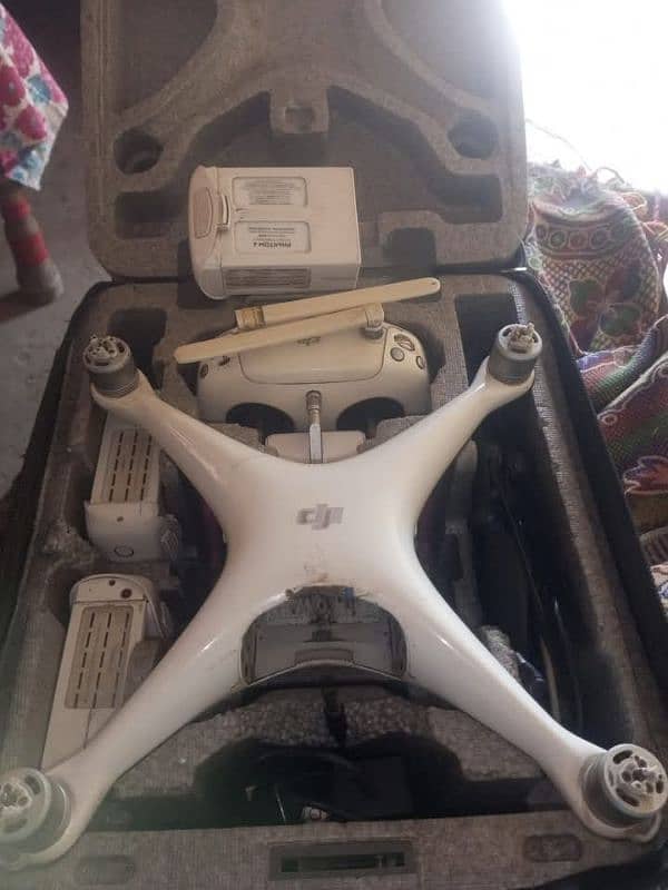 Phantham 4pro drone for sale  3battery bag charger car charger 0