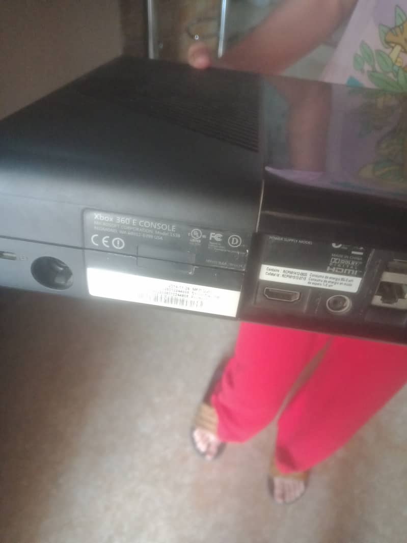 Xbox 360 with cds for sale in good condition. 4