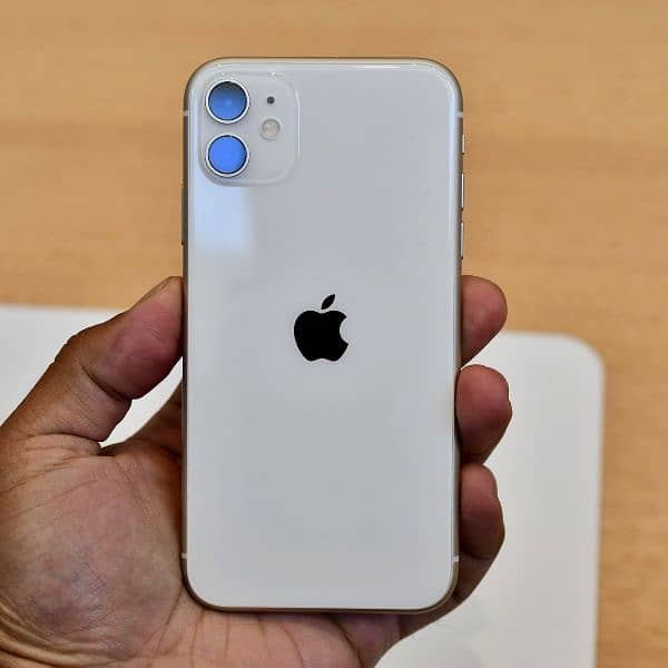 Iphone 11 white color 64 GB / JV 52000 //exchange bi ho jaya ga 0