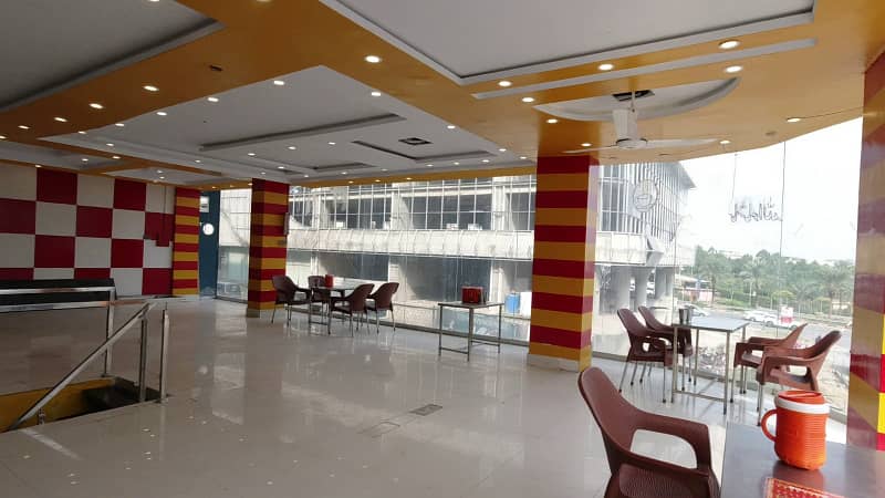 2000sq-ft Boulevard corner shop for sale in Bahria town phase 4civic center 3