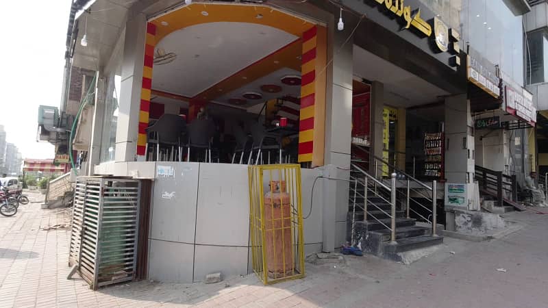 2000sq-ft Boulevard corner shop for sale in Bahria town phase 4civic center 5