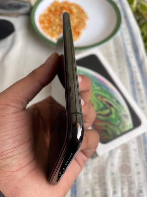 Iphone Xs Max 256gb First owner , guaranteed waterpack device with box 2