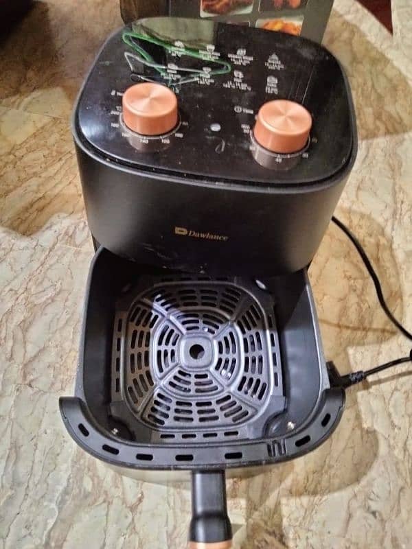 Dawlance Air Fryer 2 month used 1