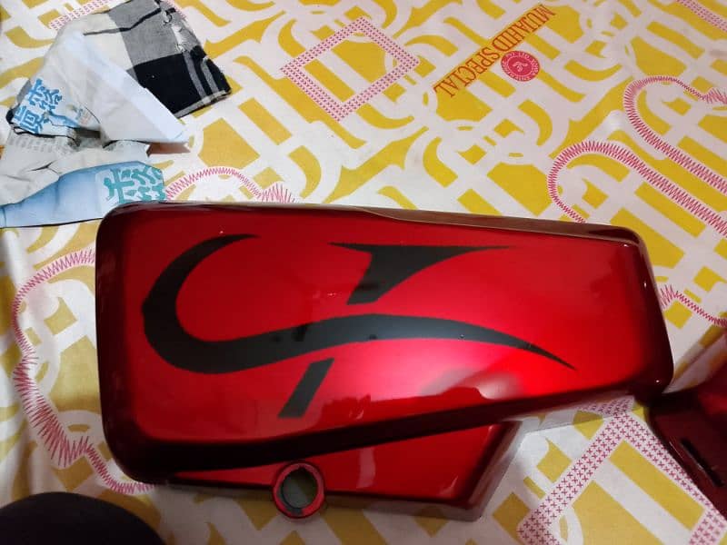 fuel tank side cover with kaann Honda 125 3