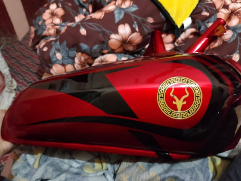 fuel tank side cover with kaann Honda 125 4