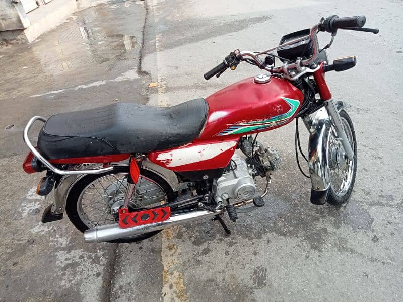 Honda 70 17 model siraf file hy copy nai hy Tanki tapy yehi hen 4