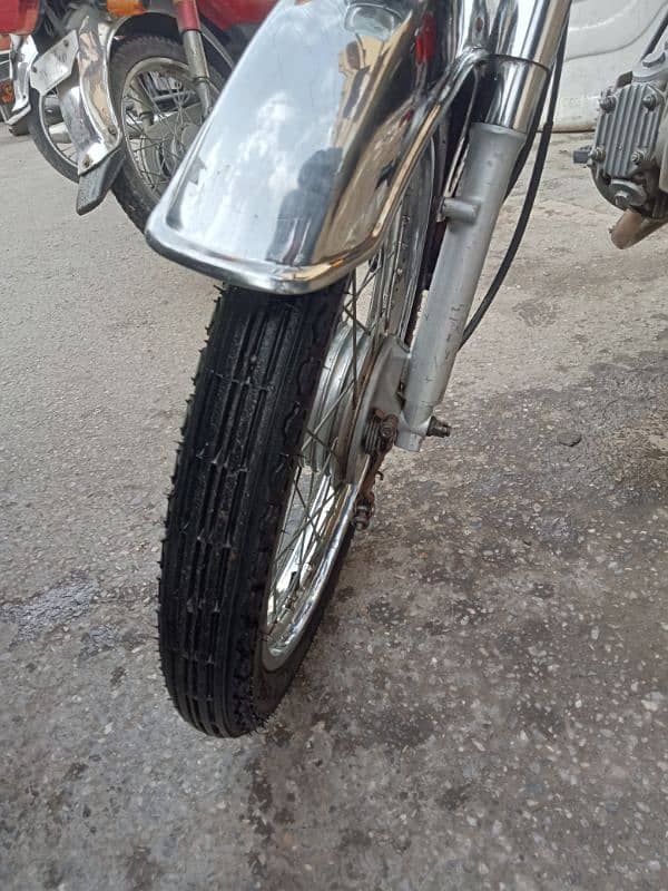 Honda 70 17 model siraf file hy copy nai hy Tanki tapy yehi hen 6