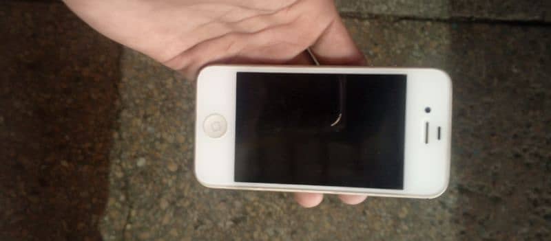 iphone 4s hai lolmobile ki back ni hai aur bettery ni hai 3