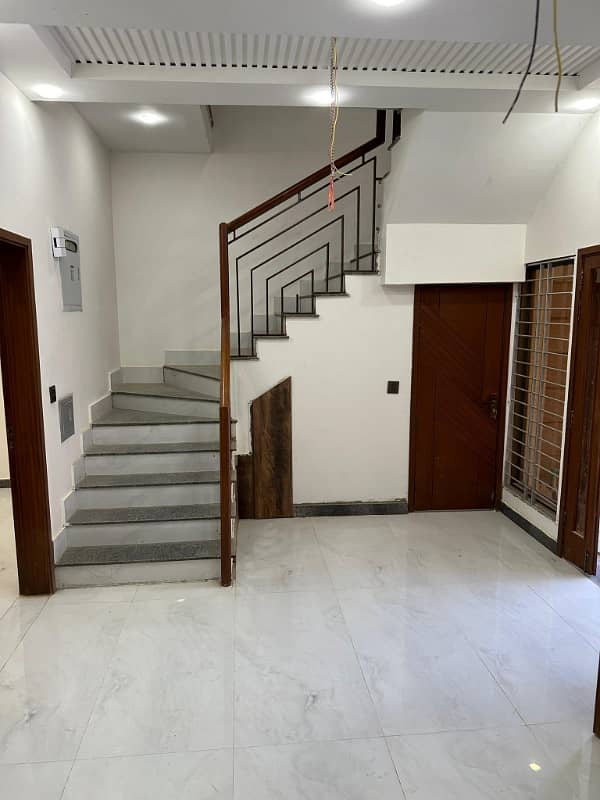 VILLAS ON INSTALLMENT 125 Sq yards In Precinct 15 All amenities nearby including MOSQUE, General Store, Parks 12min Drive from Main Gate of Bahria Town Karachi. Call for Details. 2