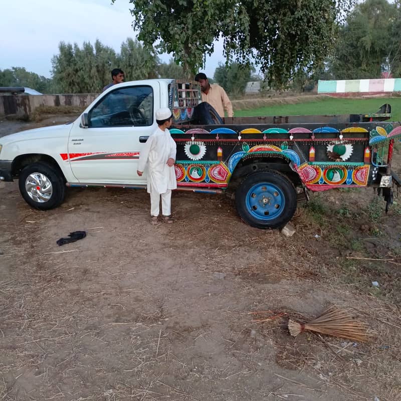 Toyota Hilux Model 2001 0