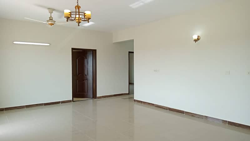 4 Bed Beautiful Apt Available for sale in Askari 11 Sec b Lahore 0