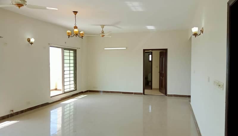 4 Bed Beautiful Apt Available for sale in Askari 11 Sec b Lahore 2