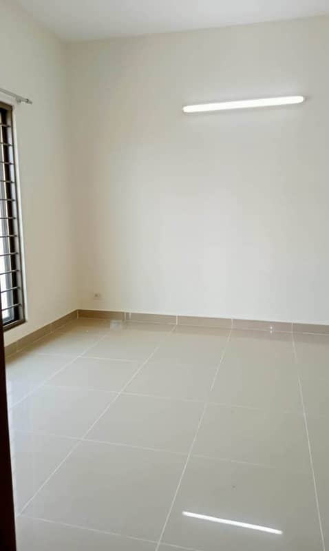 4 Bed Beautiful Apt Available for sale in Askari 11 Sec b Lahore 7