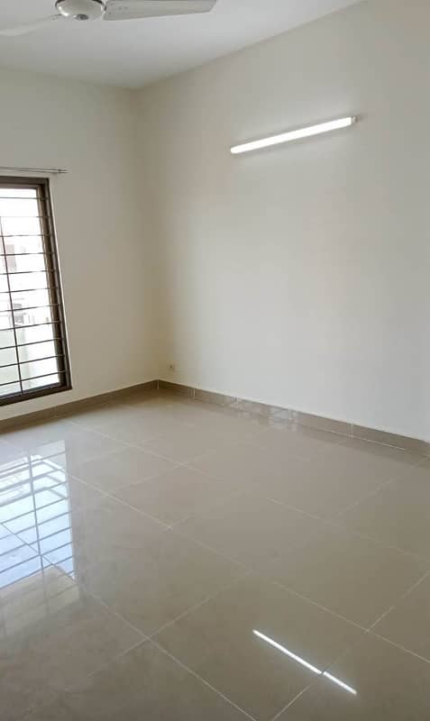 4 Bed Beautiful Apt Available for sale in Askari 11 Sec b Lahore 10