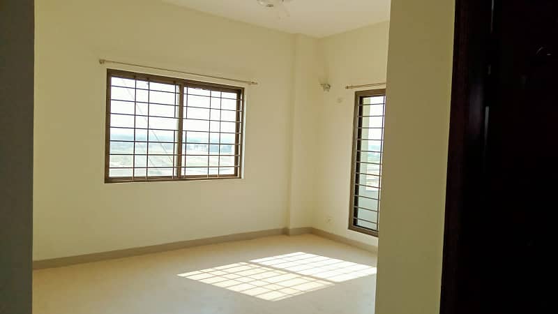 4 Bed Beautiful Apt Available for sale in Askari 11 Sec b Lahore 14