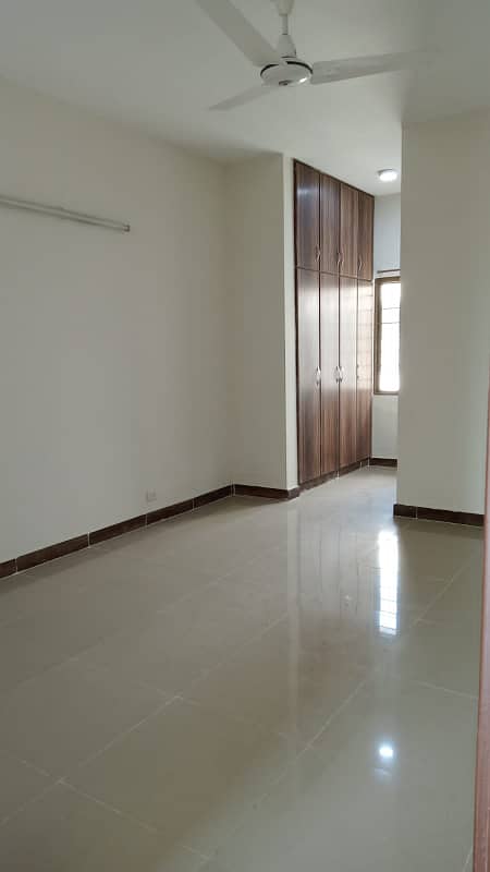 4 Bed Beautiful Apt Available for sale in Askari 11 Sec b Lahore 18