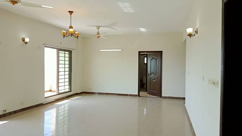 4 Bed Beautiful Apt Available for sale in Askari 11 Sec b Lahore 22