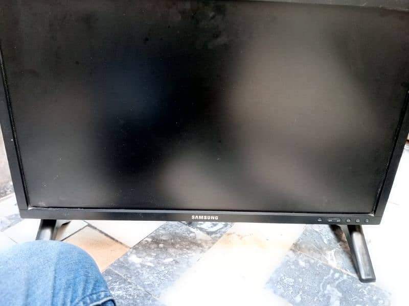 LED 24" fhd 4k, with internet connection 7