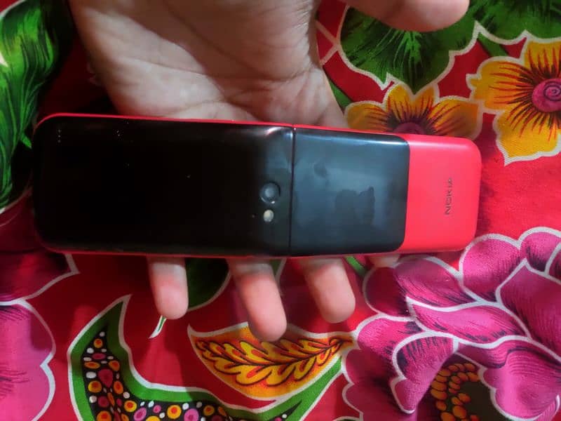 Nokia 2720 with box 1